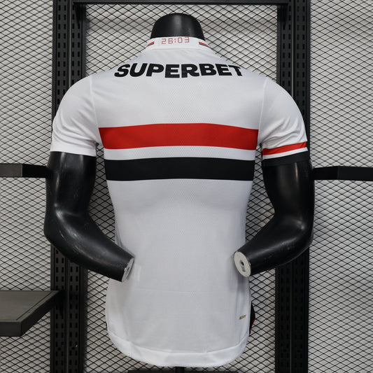 Back of São Paulo 25/26 home jersey: white with red black stripes, Superbet logo